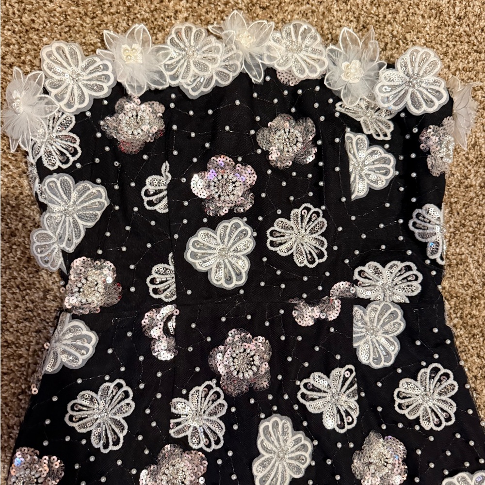 Elliatt Black and White Embellished Dress - Picture 4 of 5